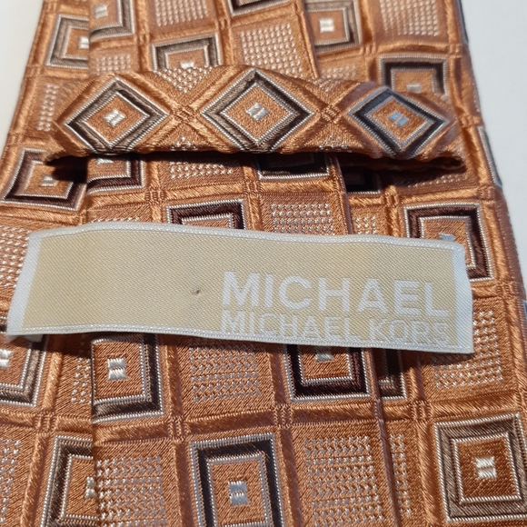 Micheal Kors Textured Geometric Silk Necktie - Picture 6 of 7